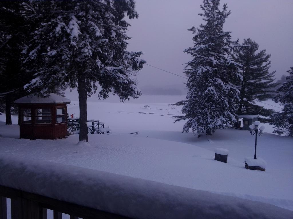 Algonquin Highlands Little Hawk Resort & Marina מראה חיצוני תמונה