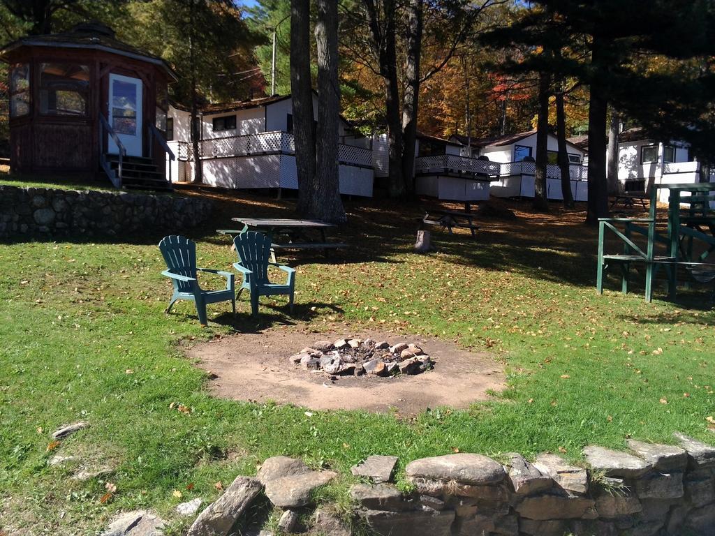 Algonquin Highlands Little Hawk Resort & Marina מראה חיצוני תמונה